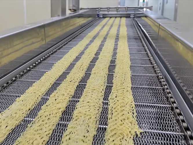 What types chains are there for chain-link mesh belts?